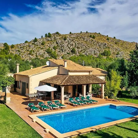 Schoene Fuer 8 Personen In Der Naehe Von By Interhome بيت للعطل *