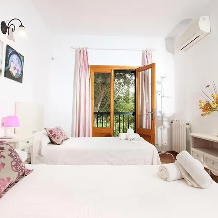 Schoene Fuer 8 Personen In Der Naehe Von Pollenca By Interhome * Pollença