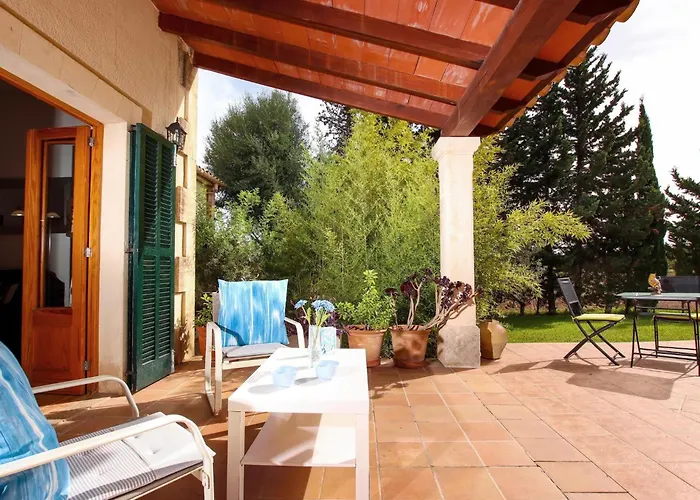 Schoene Fuer 8 Personen In Der Naehe Von By Interhome بويينسا