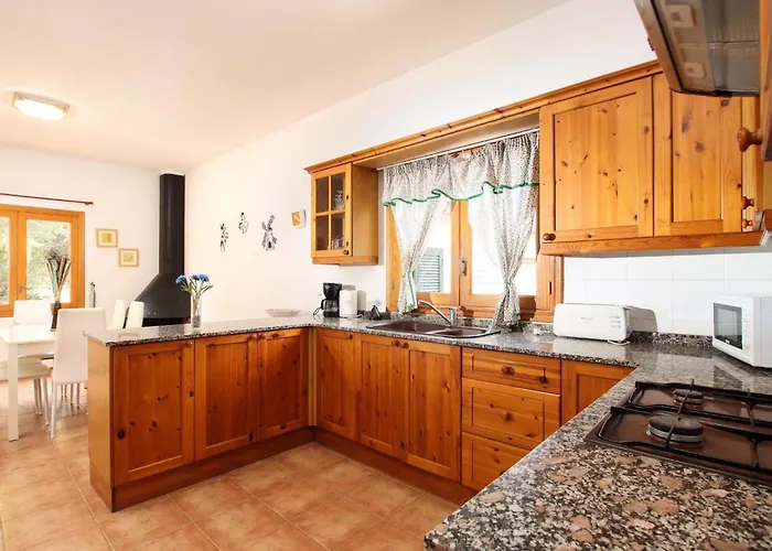 Schoene Fuer 8 Personen In Der Naehe Von By Interhome بيت للعطل