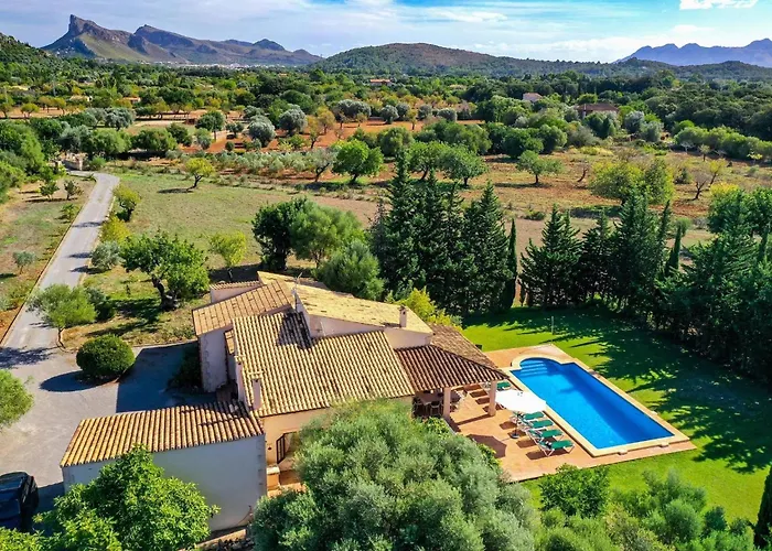 Schoene Fuer 8 Personen In Der Naehe Von By Interhome بويينسا