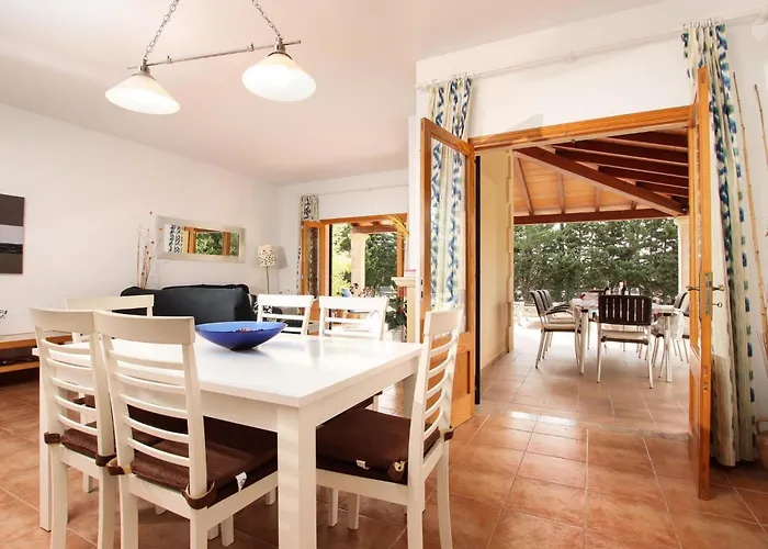 Hébergement de vacances Schoene Fuer 8 Personen In Der Naehe Von By Interhome *