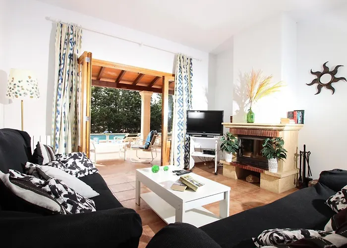 度假居 Schoene Fuer 8 Personen In Der Naehe Von By Interhome