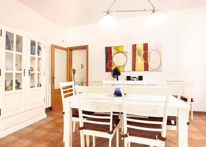 Schoene Fuer 8 Personen In Der Naehe Von By Interhome 波连斯萨