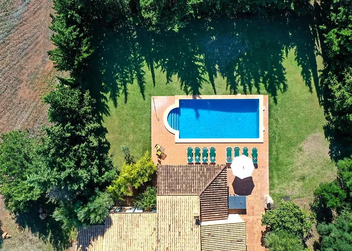 Schoene Fuer 8 Personen In Der Naehe Von By Interhome 波连斯萨